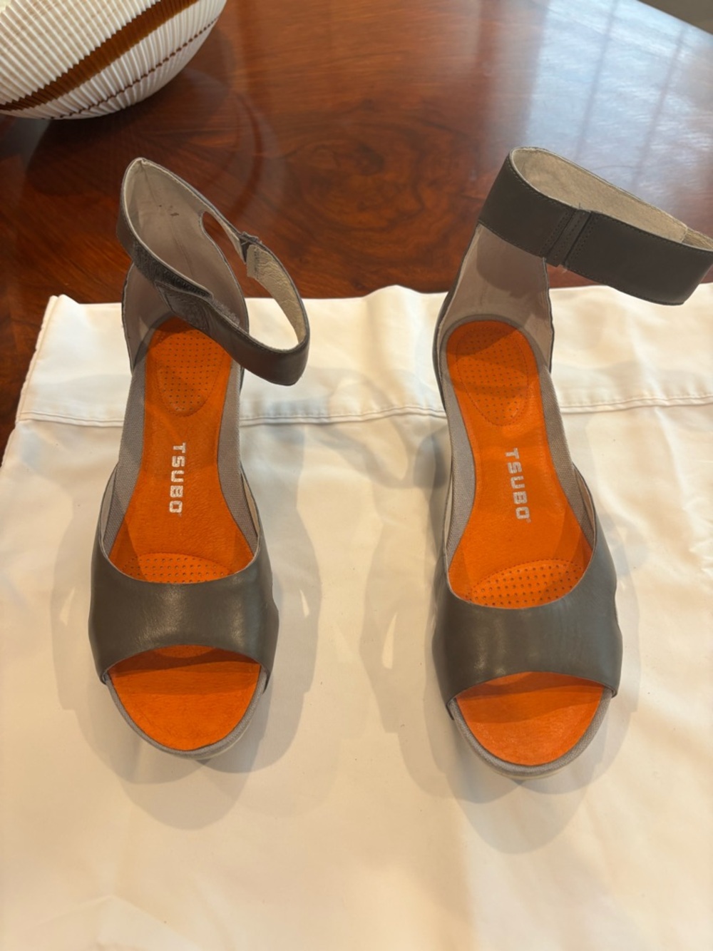 TSUBO Gray Ankle-Strap Open-Toe Sandals - Gray/Orange 8.5